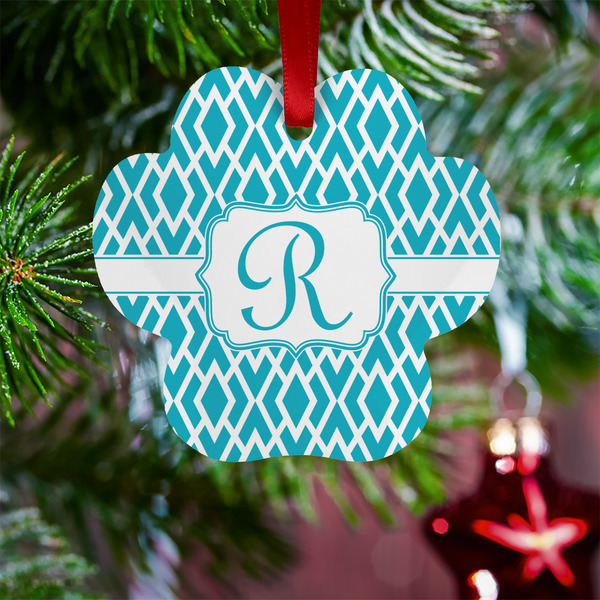 Geometric Diamond Metal Paw Ornament - Lifestyle