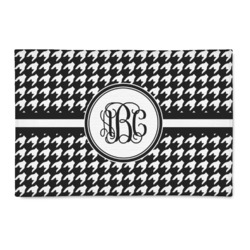 Houndstooth 2' x 3' Patio Rug (Personalized)