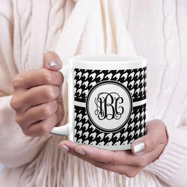 Houndstooth 20oz Coffee Mug - LIFESTYLE