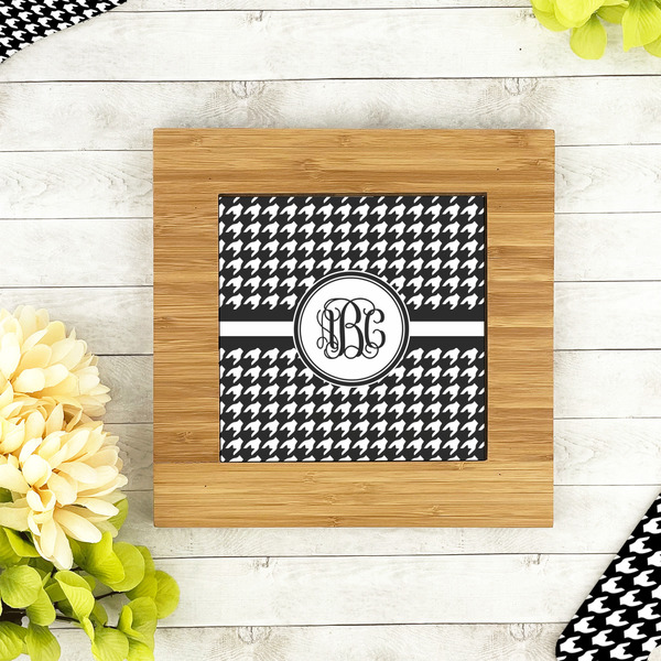 Houndstooth Bamboo Trivet with 6" Tile - LIFESTYLE