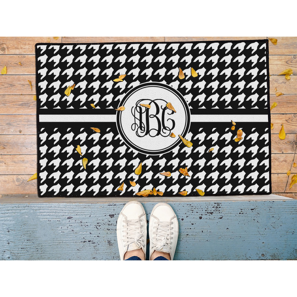 Houndstooth Door Mat - LIFESTYLE (Med)