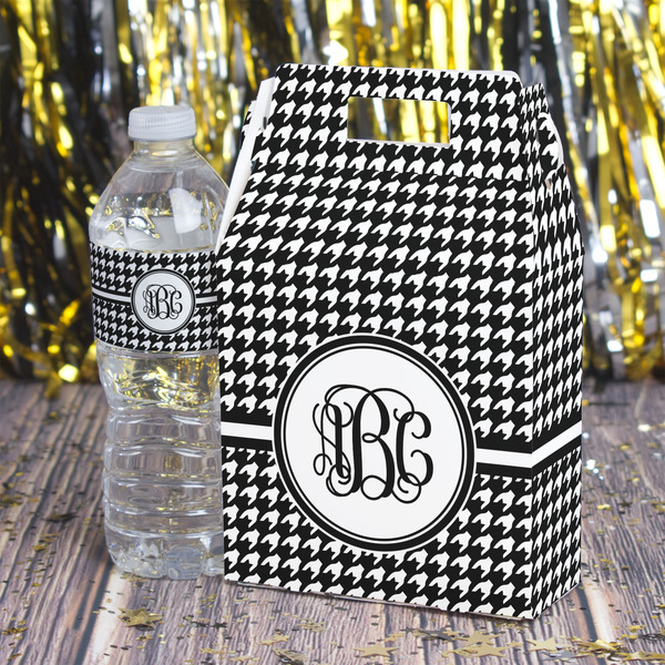 Houndstooth Gable Favor Box - In Context