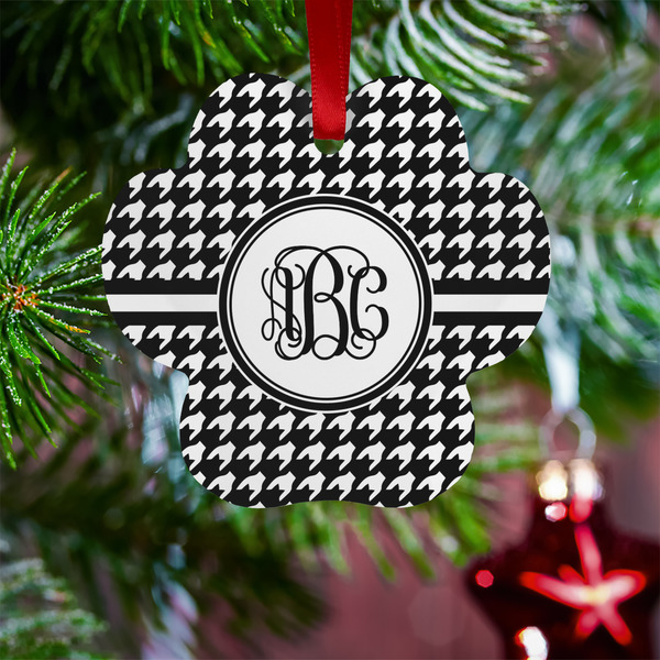 Houndstooth Metal Paw Ornament - Lifestyle