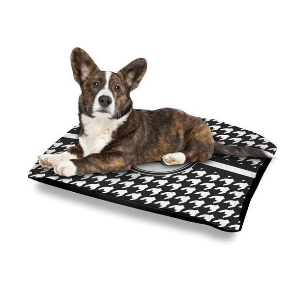 Houndstooth Outdoor Dog Beds - Medium - IN CONTEXT
