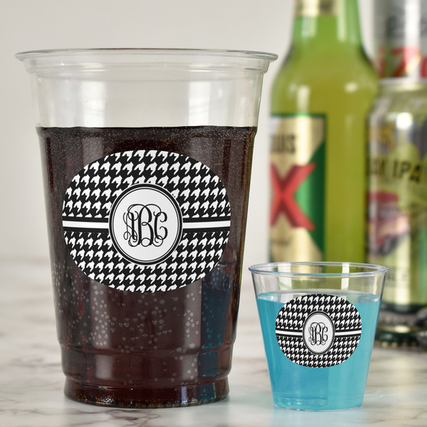 Houndstooth Party Cups - 16oz - In Context