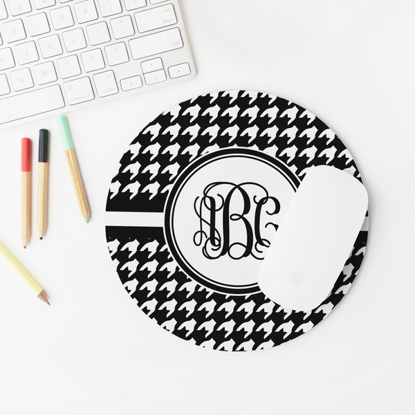 Houndstooth Round Mousepad - LIFESTYLE 2