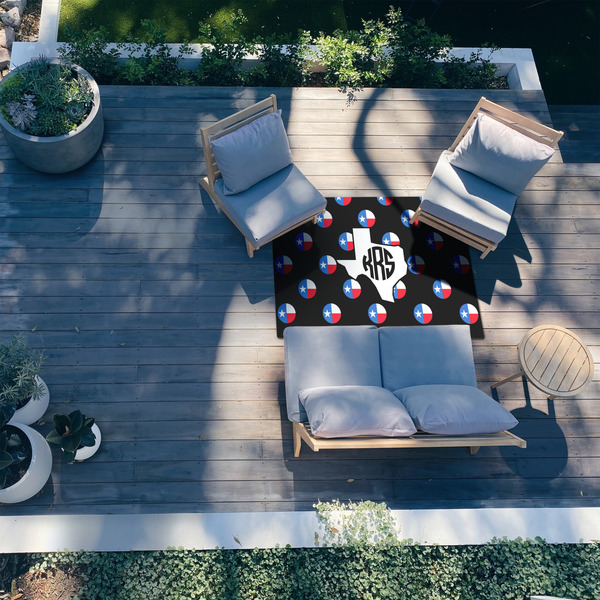 Texas Polka Dots 4'x6' Patio Rug - In context