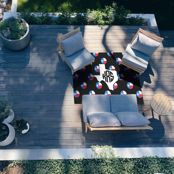 Texas Polka Dots 5'x7' Patio Rug - In context
