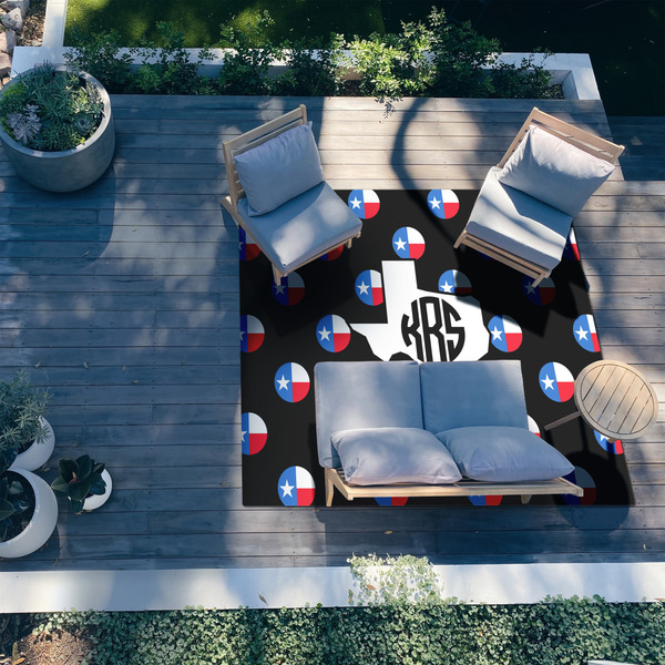 Texas Polka Dots 8'x10' Patio Rug - In context