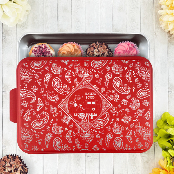 Bandera Region 9 Rally Aluminum Baking Pan - Red Lid - LIFESTYLE