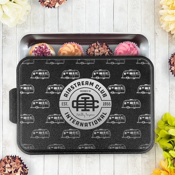 Airstream Club International Logo Aluminum Baking Pan - Black Lid - LIFESTYLE