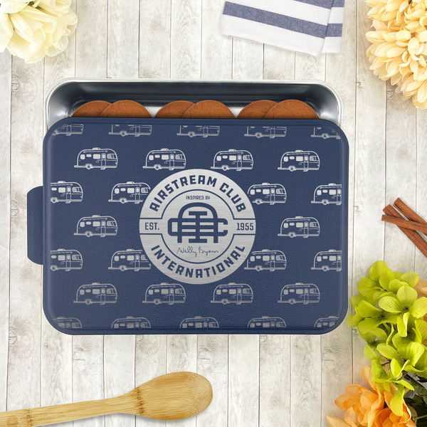 Airstream Club International Logo Aluminum Baking Pan - Navy Lid - LIFESTYLE