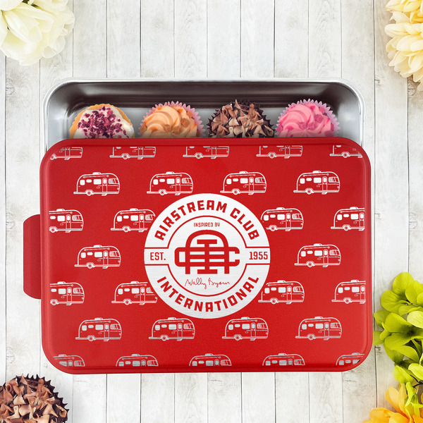 Airstream Club International Logo Aluminum Baking Pan - Red Lid - LIFESTYLE