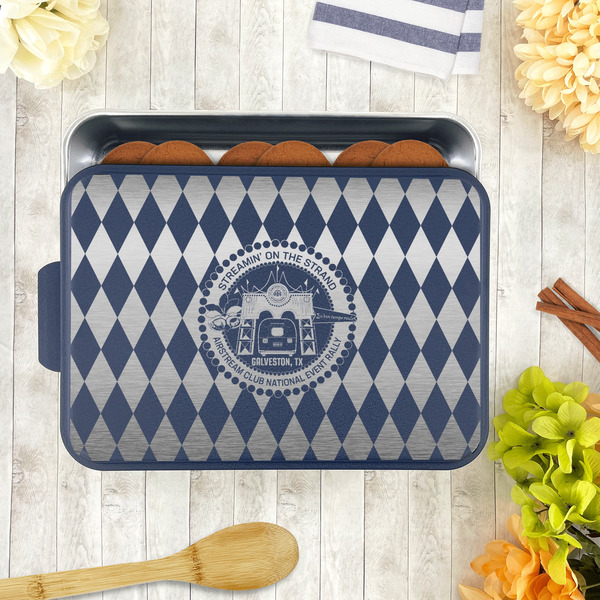 Streamin' on the Strand Aluminum Baking Pan - Navy Lid - LIFESTYLE
