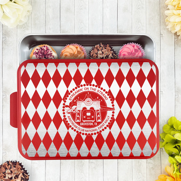 Streamin' on the Strand Aluminum Baking Pan - Red Lid - LIFESTYLE