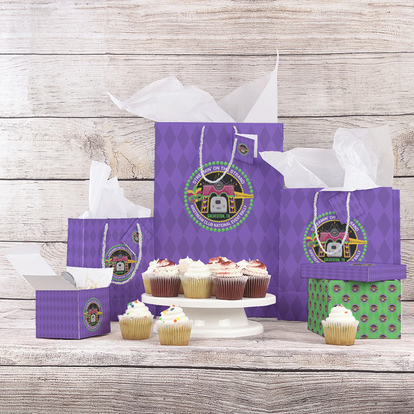 Streamin' on the Strand Gift Bags - In Context