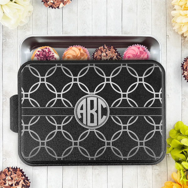 Linked Circles Aluminum Baking Pan - Black Lid - LIFESTYLE