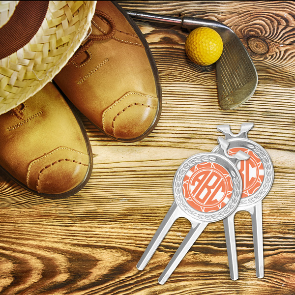 Linked Circles Divot Tool - LIFESTYLE