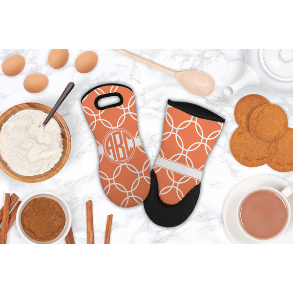 Linked Circles Neoprene Oven Mitt - Lifestyle Image