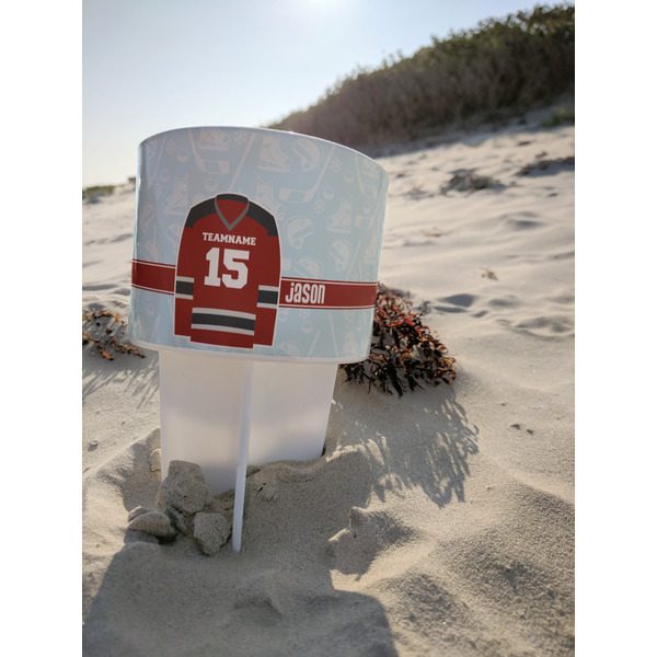 Hockey Beach Spiker white on beach with sand