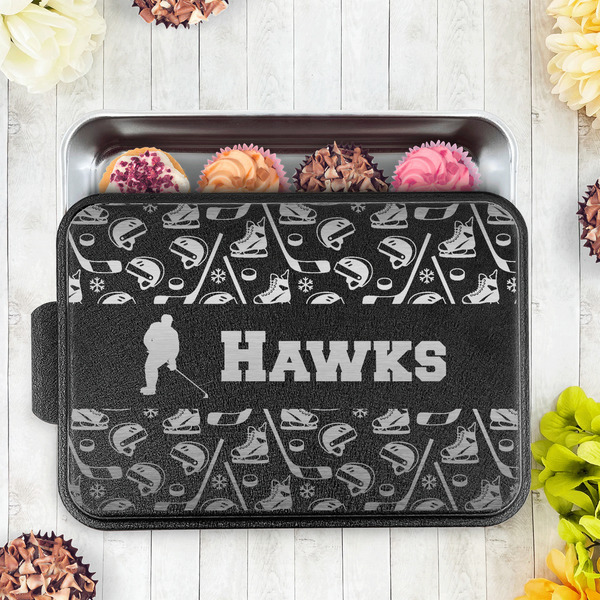Hockey 2 Aluminum Baking Pan - Black Lid - LIFESTYLE