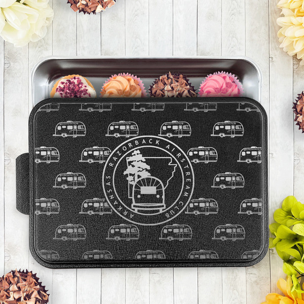 Arkansas Razorback Airstream Club Logo Aluminum Baking Pan - Black Lid - LIFESTYLE