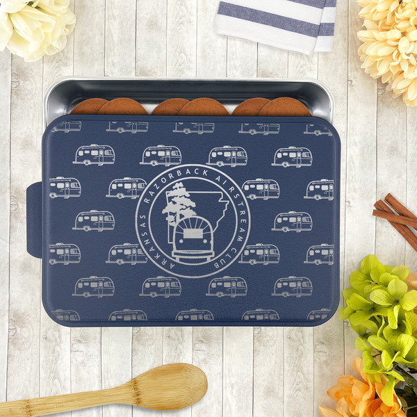 Arkansas Razorback Airstream Club Logo Aluminum Baking Pan - Navy Lid - LIFESTYLE