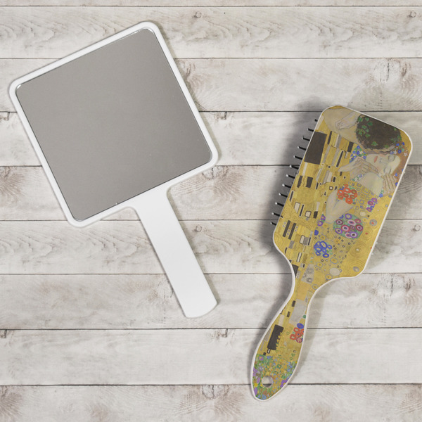 The Kiss (Klimt) - Lovers Hair Brush - In Context