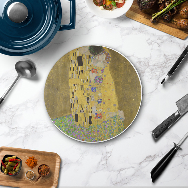 The Kiss (Klimt) - Lovers Round Stone Trivet - In Context View