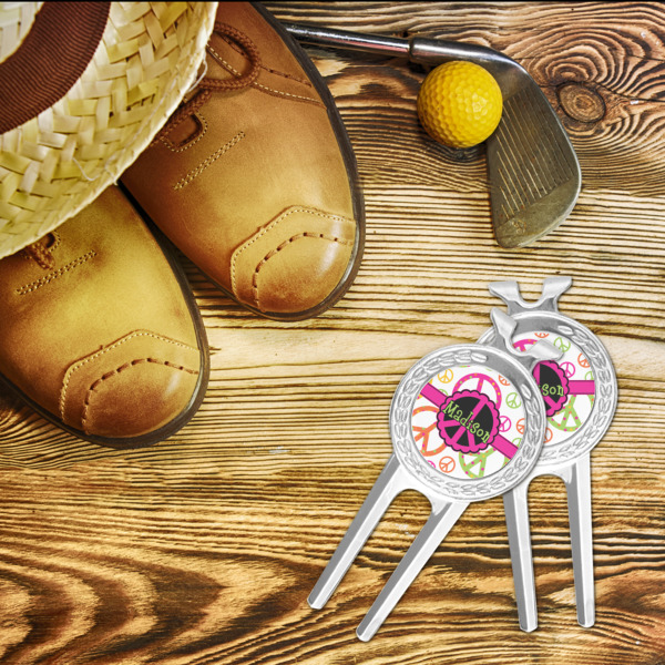 Custom Design - Divot Tool - LIFESTYLE