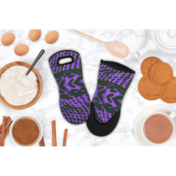 Custom Design - Neoprene Oven Mitt - Lifestyle Image