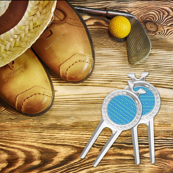 Custom Design - Divot Tool - LIFESTYLE