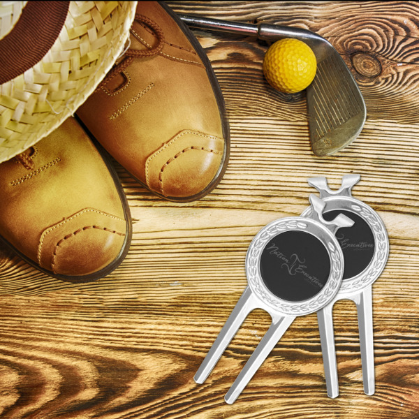 Custom Design - Divot Tool - LIFESTYLE